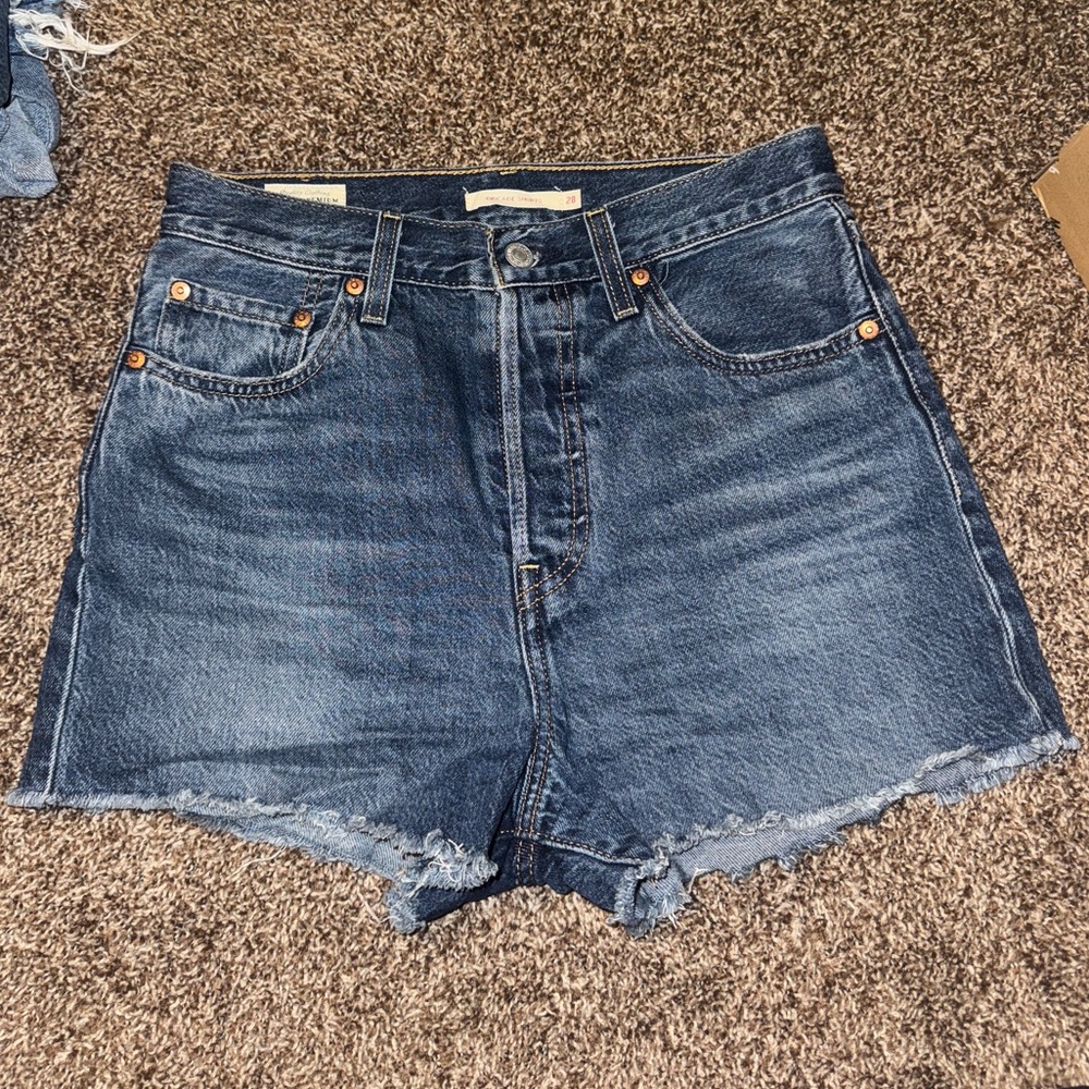 Levi’s Ribcage Shorts